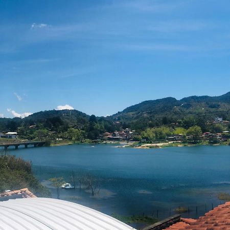 Lake View Hostel Guatapé Buitenkant foto