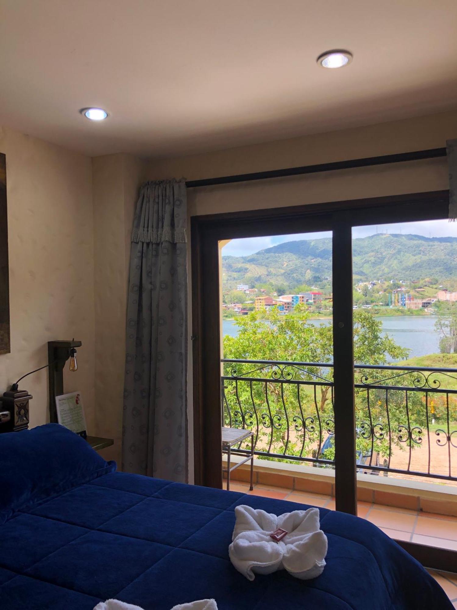 Lake View Hostel Guatapé Buitenkant foto