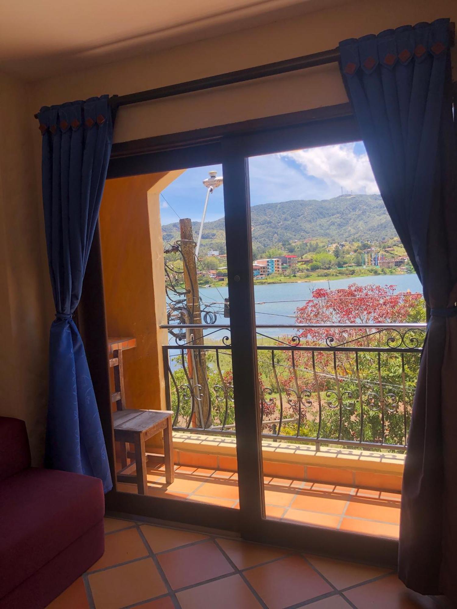 Lake View Hostel Guatapé Buitenkant foto
