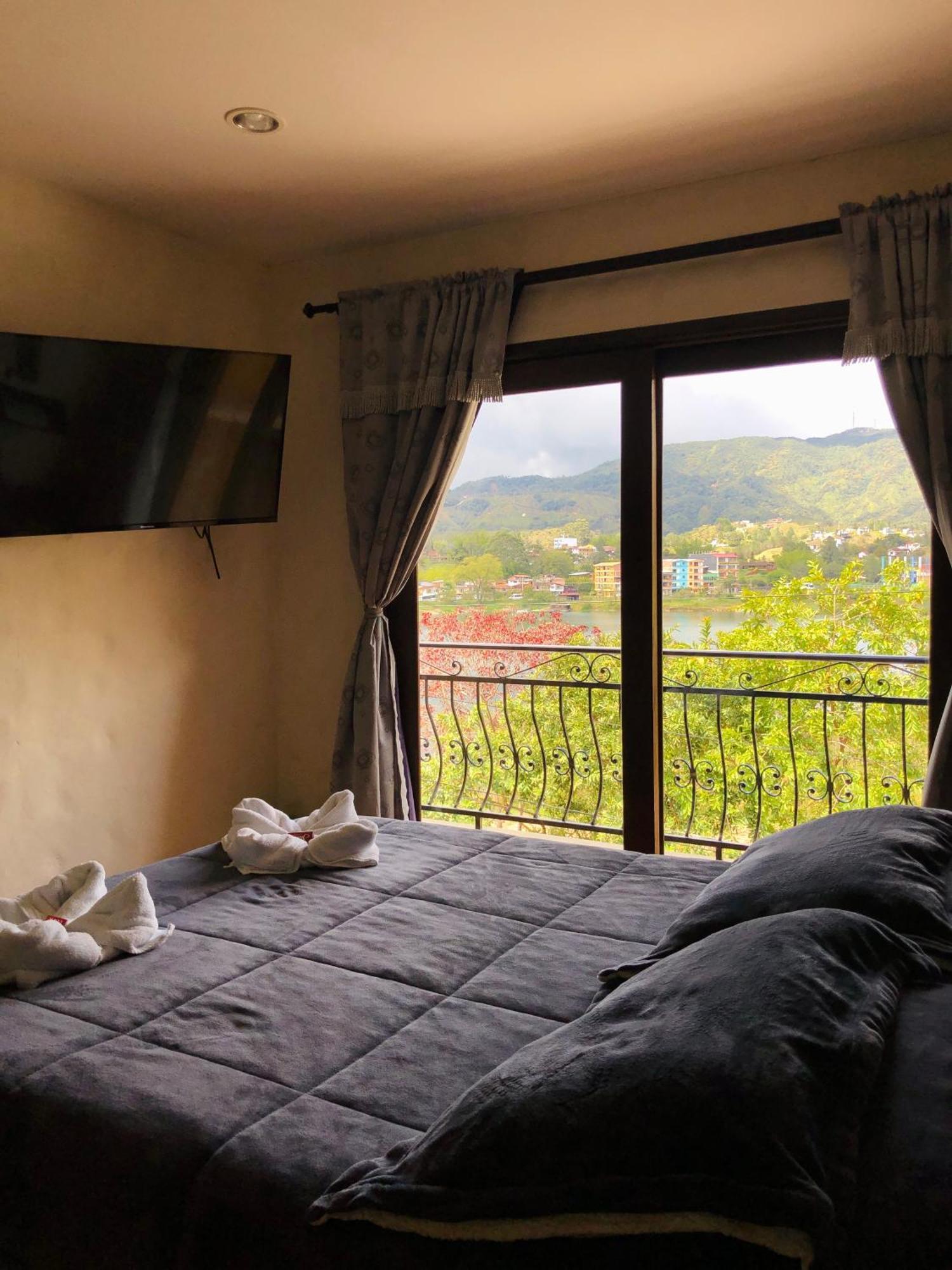 Lake View Hostel Guatapé Buitenkant foto